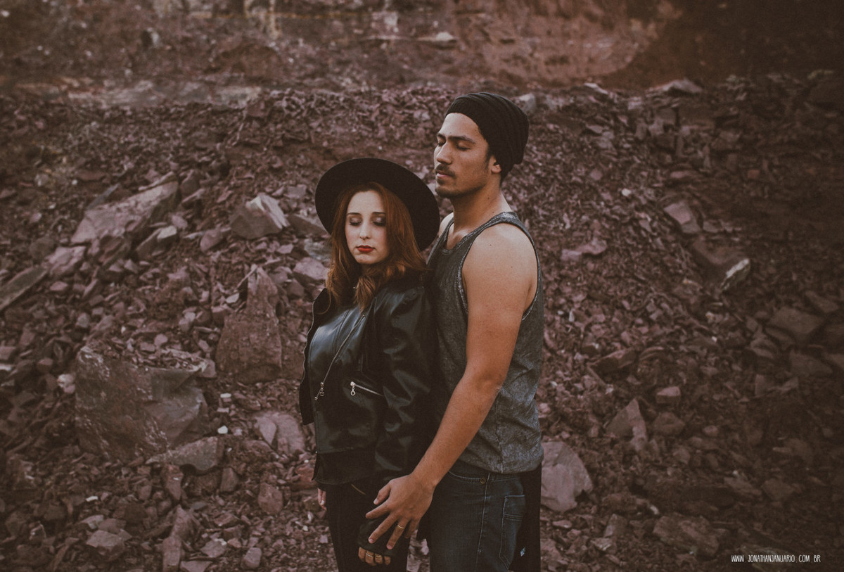 Ensaio em Rio Claro-SP, casal apaixonado, natureza - love, amor, casal, Jonathan Januario, foto, fotografia, Araras, leme, limeira,campinas, São Paulo, folk, lifeStyle, Vsco, montanha, foto em arvores,