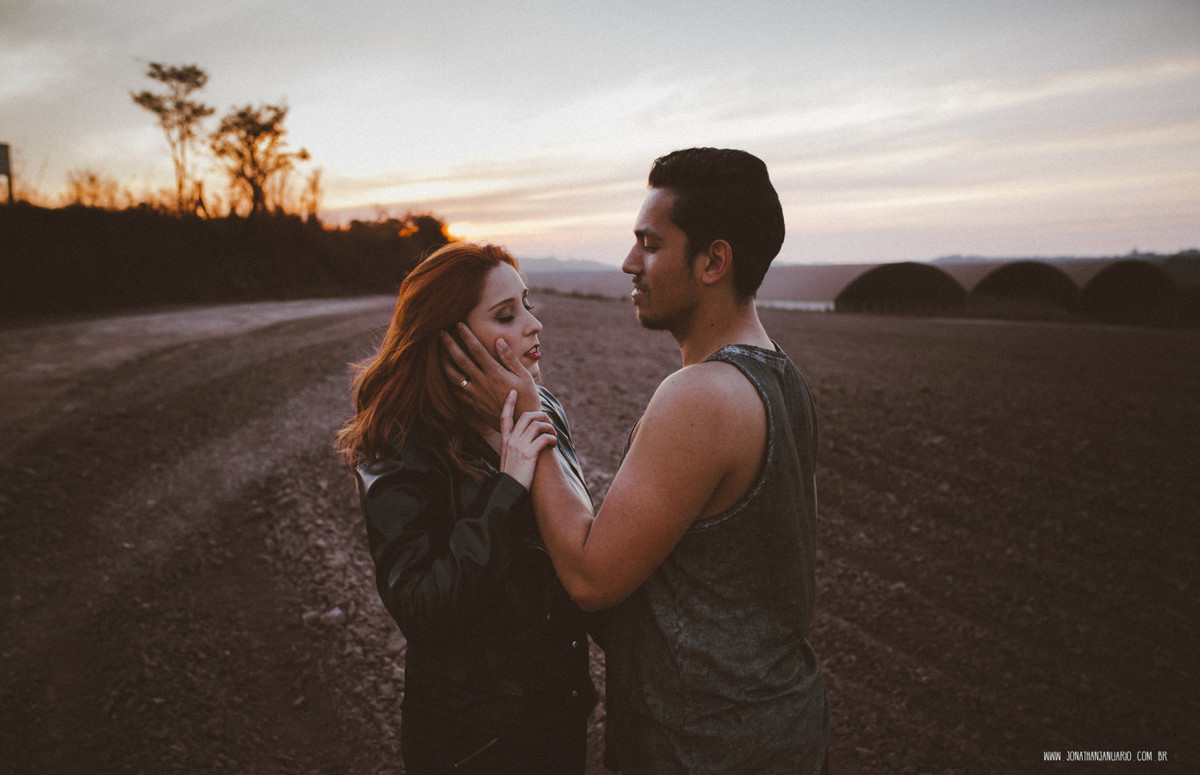 Ensaio em Rio Claro-SP, casal apaixonado, natureza - love, amor, casal, Jonathan Januario, foto, fotografia, Araras, leme, limeira,campinas, São Paulo, folk, lifeStyle, Vsco, montanha, foto em arvores,