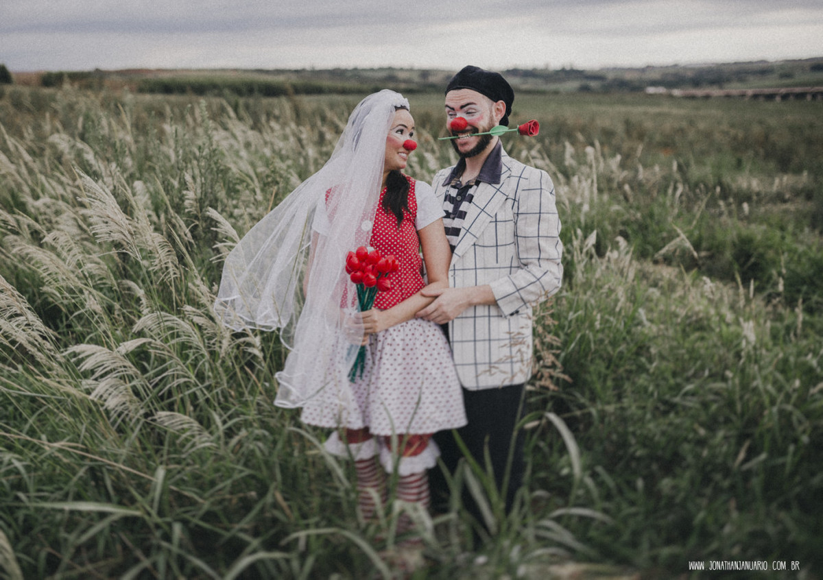 Ensaio em Araras-SP, casal apaixonado. Casal de palhaços - ensaio palhaços - natureza - love 
