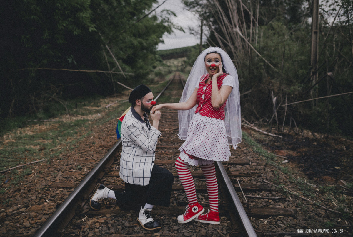 Ensaio em Araras-SP, casal apaixonado. Casal de palhaços - ensaio palhaços - natureza - love 