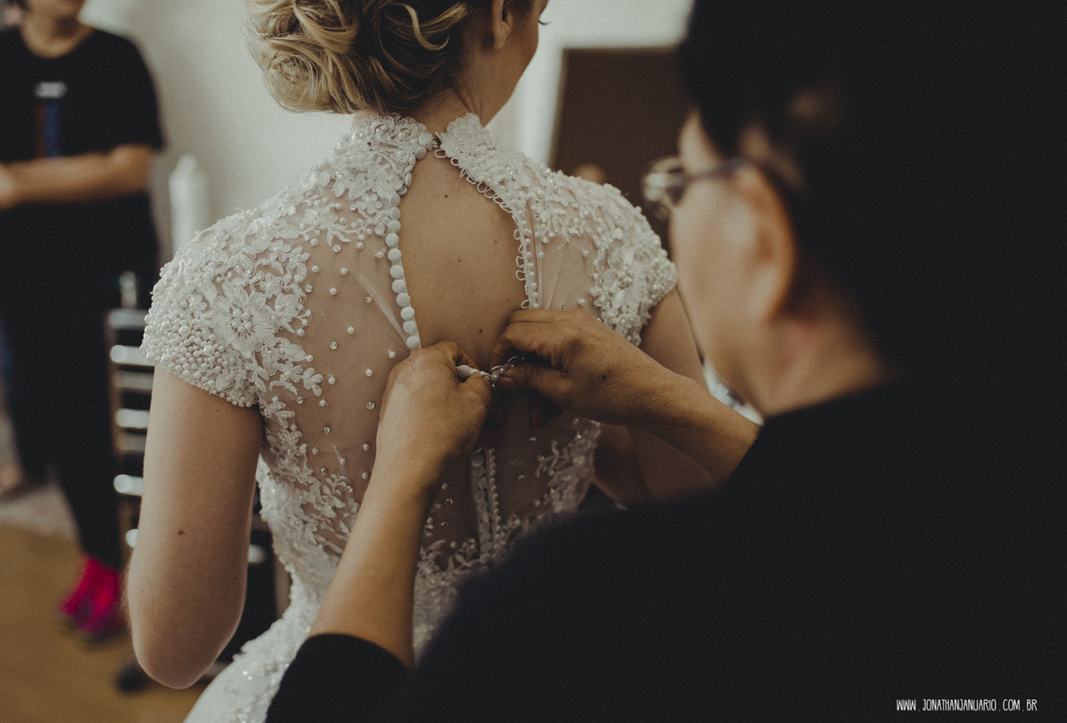casal apaixonado, natureza, love, amor, Jonathan Januario, foto, fotografia, Araras, leme, limeira,campinas, São Paulo, Rio claro, folk, lifeStyle, montanha, foto na fazenda, casamento de noite, noiva, vestido de noiva, vestida pra casar, lápis de noiva