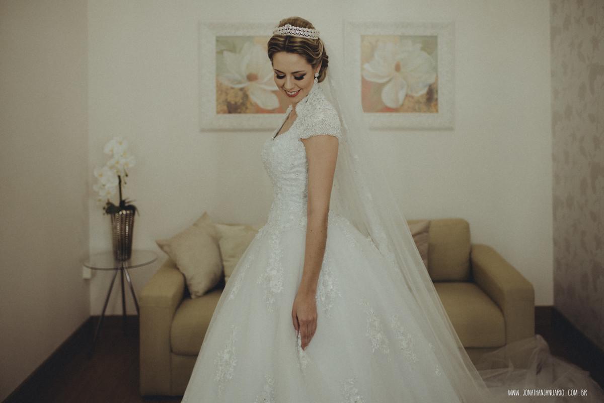 casal apaixonado, natureza, love, amor, Jonathan Januario, foto, fotografia, Araras, leme, limeira,campinas, São Paulo, Rio claro, folk, lifeStyle, montanha, foto na fazenda, casamento de noite, noiva, vestido de noiva, vestida pra casar, lápis de noiva