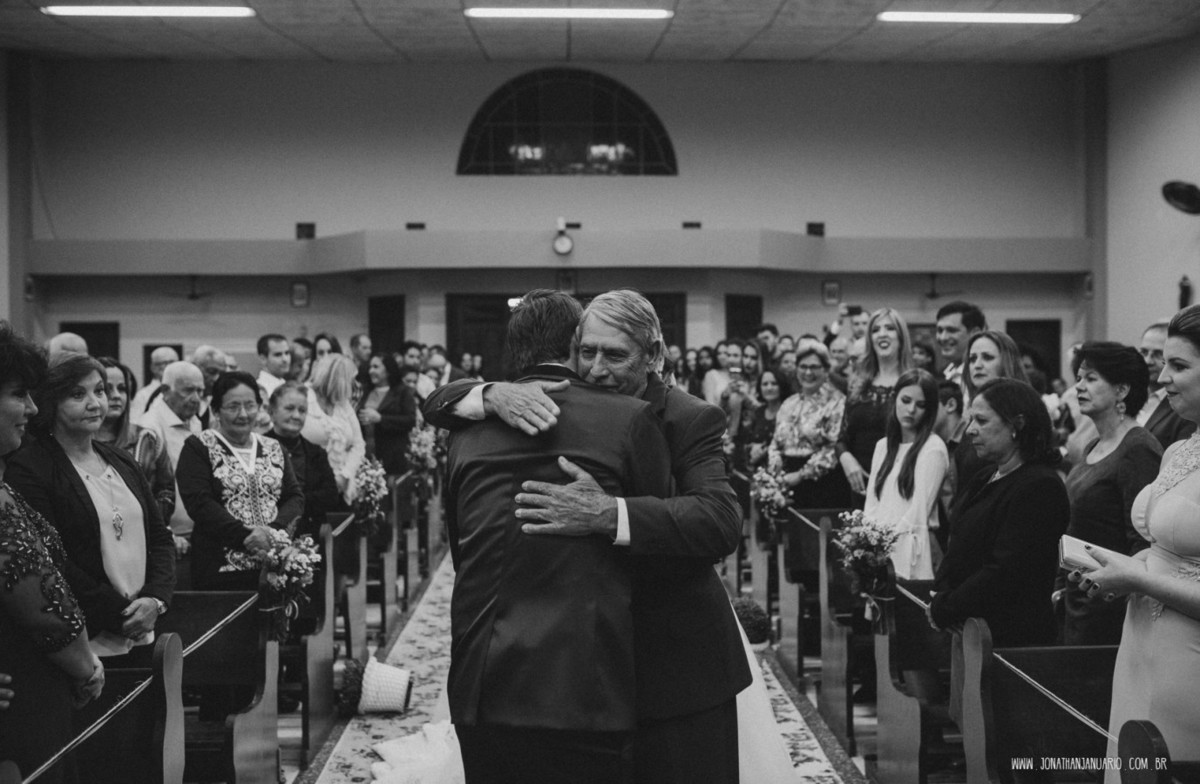 casal apaixonado, natureza, love, amor, Jonathan Januario, foto, fotografia, Araras, leme, limeira,campinas, São Paulo, Rio claro, folk, lifeStyle, montanha, foto na fazenda, casamento de noite, noiva, vestido de noiva, vestida pra casar, lápis de noiva