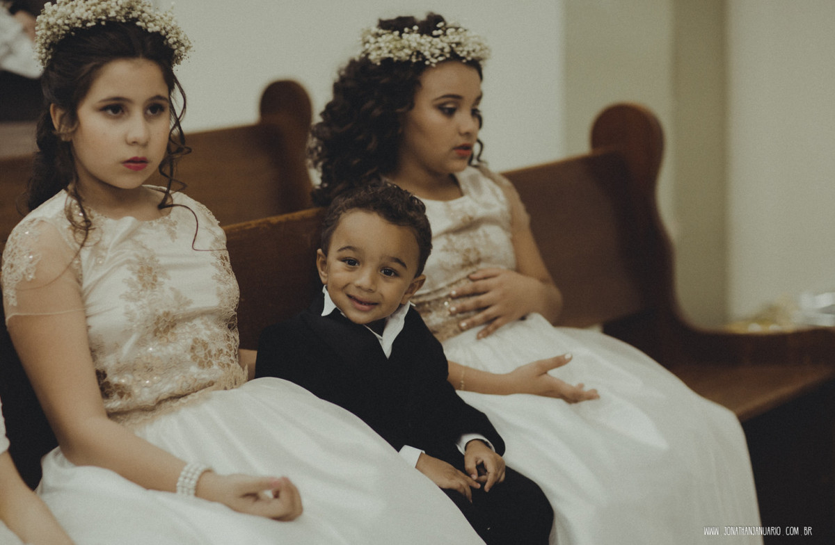 casal apaixonado, natureza, love, amor, Jonathan Januario, foto, fotografia, Araras, leme, limeira,campinas, São Paulo, Rio claro, folk, lifeStyle, montanha, foto na fazenda, casamento de noite, noiva, vestido de noiva, vestida pra casar, lápis de noiva