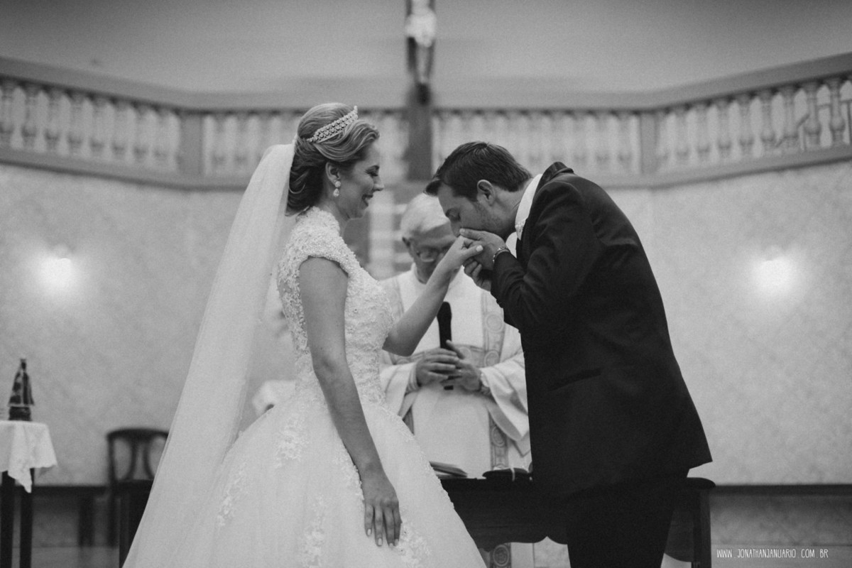 casal apaixonado, natureza, love, amor, Jonathan Januario, foto, fotografia, Araras, leme, limeira,campinas, São Paulo, Rio claro, folk, lifeStyle, montanha, foto na fazenda, casamento de noite, noiva, vestido de noiva, vestida pra casar, lápis de noiva