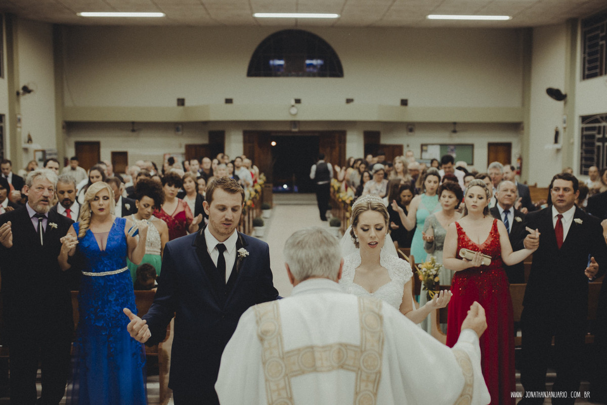 casal apaixonado, natureza, love, amor, Jonathan Januario, foto, fotografia, Araras, leme, limeira,campinas, São Paulo, Rio claro, folk, lifeStyle, montanha, foto na fazenda, casamento de noite, noiva, vestido de noiva, vestida pra casar, lápis de noiva