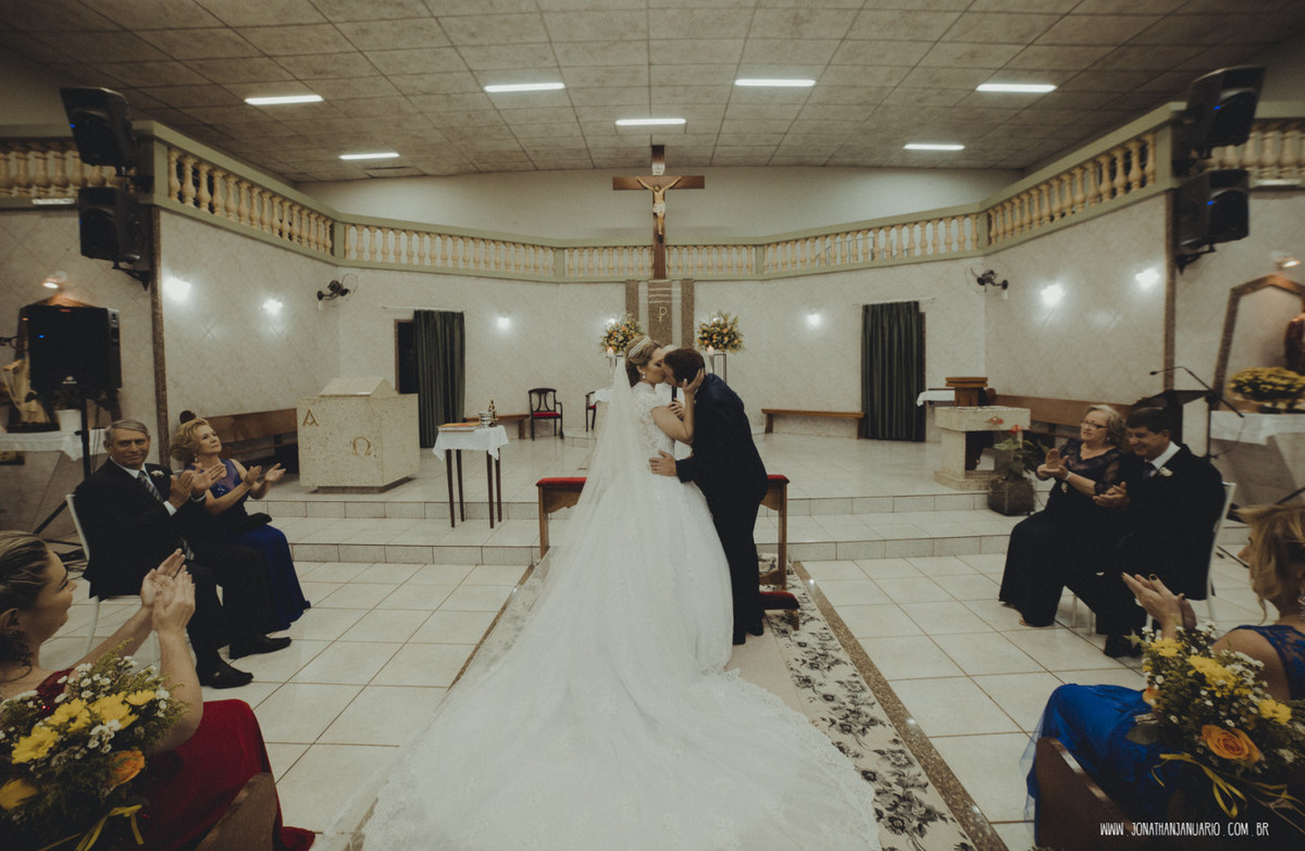 casal apaixonado, natureza, love, amor, Jonathan Januario, foto, fotografia, Araras, leme, limeira,campinas, São Paulo, Rio claro, folk, lifeStyle, montanha, foto na fazenda, casamento de noite, noiva, vestido de noiva, vestida pra casar, lápis de noiva