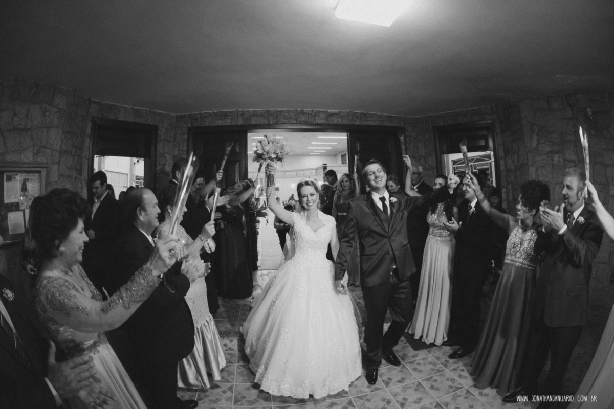 casal apaixonado, natureza, love, amor, Jonathan Januario, foto, fotografia, Araras, leme, limeira,campinas, São Paulo, Rio claro, folk, lifeStyle, montanha, foto na fazenda, casamento de noite, noiva, vestido de noiva, vestida pra casar, lápis de noiva