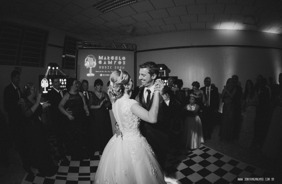 casal apaixonado, natureza, love, amor, Jonathan Januario, foto, fotografia, Araras, leme, limeira,campinas, São Paulo, Rio claro, folk, lifeStyle, montanha, foto na fazenda, casamento de noite, noiva, vestido de noiva, vestida pra casar, lápis de noiva