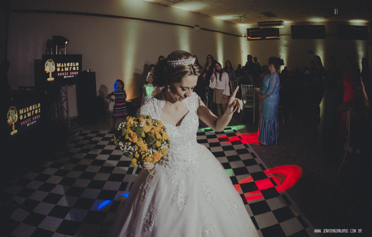casal apaixonado, natureza, love, amor, Jonathan Januario, foto, fotografia, Araras, leme, limeira,campinas, São Paulo, Rio claro, folk, lifeStyle, montanha, foto na fazenda, casamento de noite, noiva, vestido de noiva, vestida pra casar, lápis de noiva