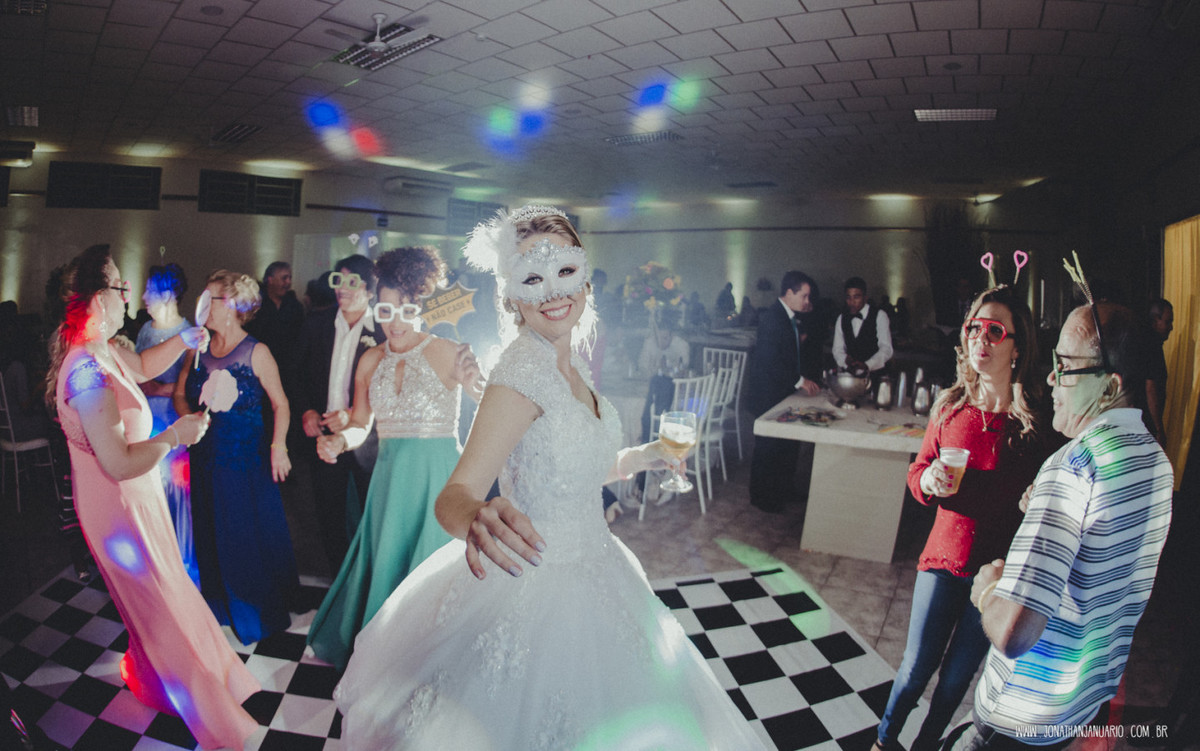 casal apaixonado, natureza, love, amor, Jonathan Januario, foto, fotografia, Araras, leme, limeira,campinas, São Paulo, Rio claro, folk, lifeStyle, montanha, foto na fazenda, casamento de noite, noiva, vestido de noiva, vestida pra casar, lápis de noiva