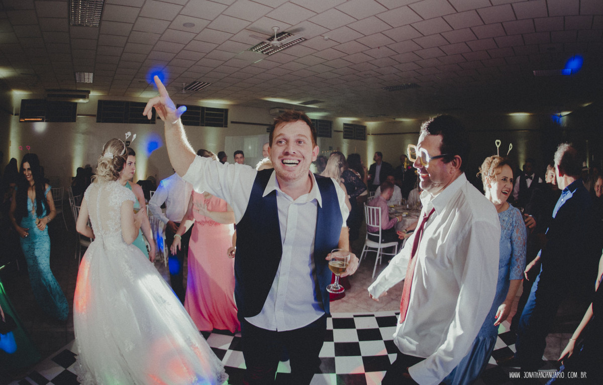 casal apaixonado, natureza, love, amor, Jonathan Januario, foto, fotografia, Araras, leme, limeira,campinas, São Paulo, Rio claro, folk, lifeStyle, montanha, foto na fazenda, casamento de noite, noiva, vestido de noiva, vestida pra casar, lápis de noiva