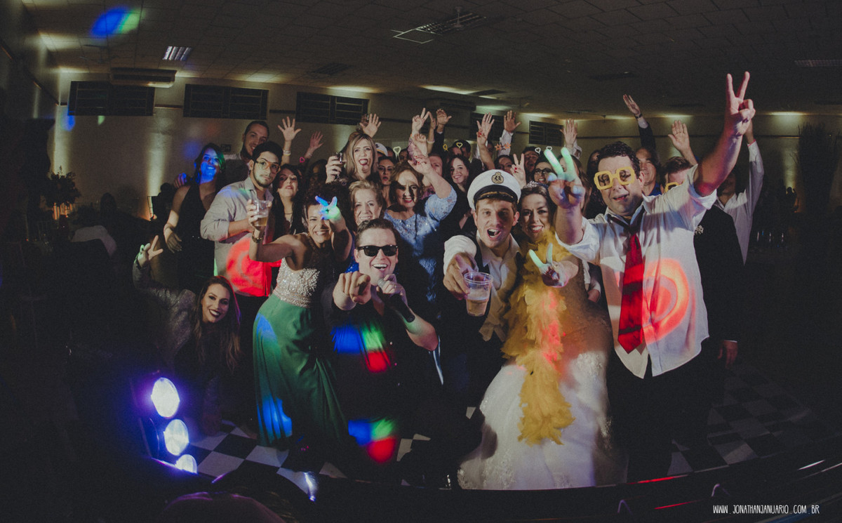 casal apaixonado, natureza, love, amor, Jonathan Januario, foto, fotografia, Araras, leme, limeira,campinas, São Paulo, Rio claro, folk, lifeStyle, montanha, foto na fazenda, casamento de noite, noiva, vestido de noiva, vestida pra casar, lápis de noiva