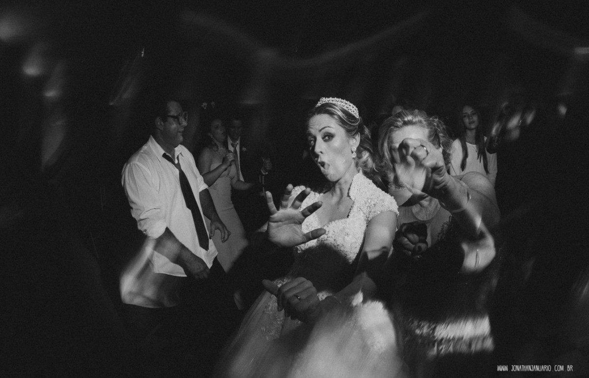 casal apaixonado, natureza, love, amor, Jonathan Januario, foto, fotografia, Araras, leme, limeira,campinas, São Paulo, Rio claro, folk, lifeStyle, montanha, foto na fazenda, casamento de noite, noiva, vestido de noiva, vestida pra casar, lápis de noiva