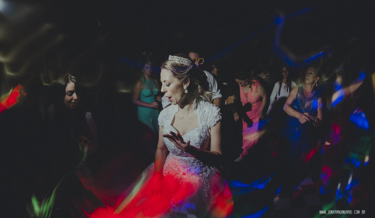 casal apaixonado, natureza, love, amor, Jonathan Januario, foto, fotografia, Araras, leme, limeira,campinas, São Paulo, Rio claro, folk, lifeStyle, montanha, foto na fazenda, casamento de noite, noiva, vestido de noiva, vestida pra casar, lápis de noiva