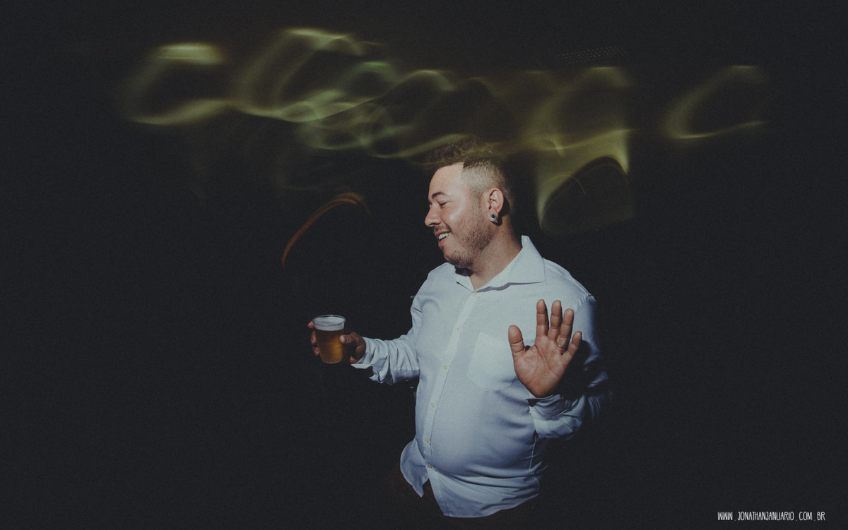 casal apaixonado, natureza, love, amor, Jonathan Januario, foto, fotografia, Araras, leme, limeira,campinas, São Paulo, Rio claro, folk, lifeStyle, montanha, foto na fazenda, casamento de noite, noiva, vestido de noiva, vestida pra casar, lápis de noiva