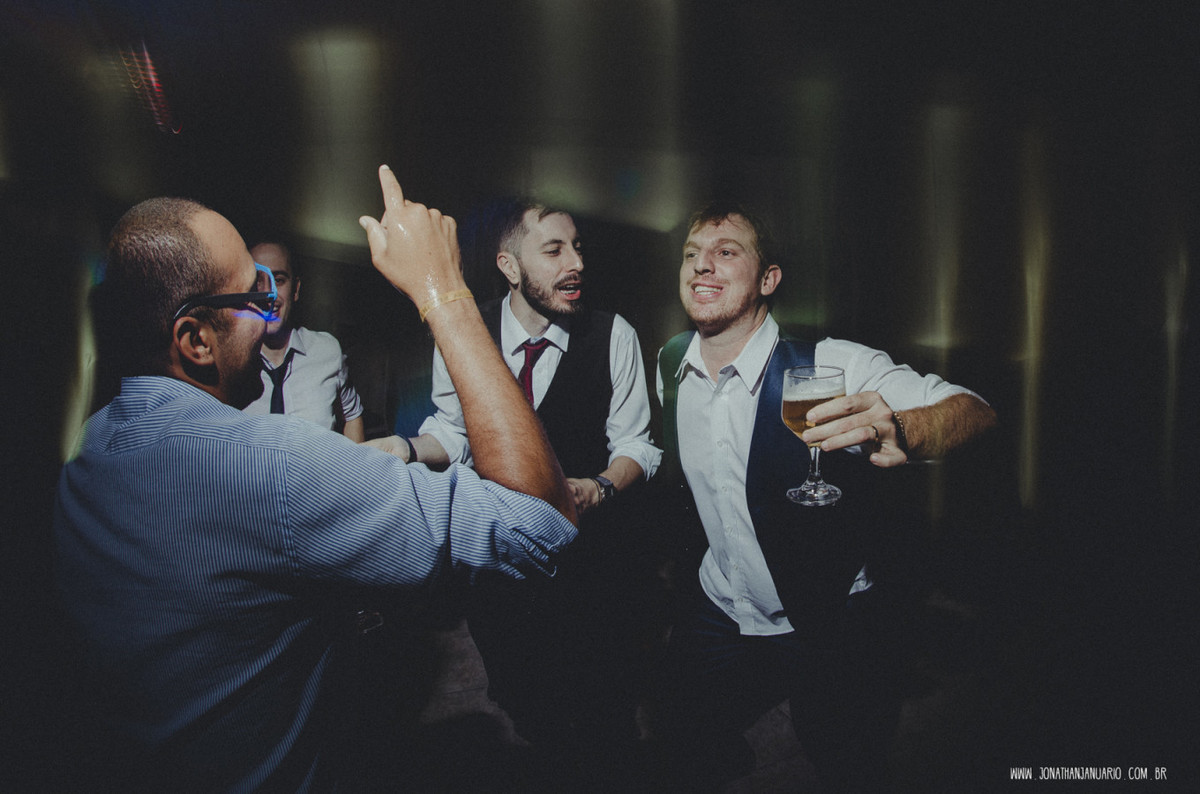 casal apaixonado, natureza, love, amor, Jonathan Januario, foto, fotografia, Araras, leme, limeira,campinas, São Paulo, Rio claro, folk, lifeStyle, montanha, foto na fazenda, casamento de noite, noiva, vestido de noiva, vestida pra casar, lápis de noiva