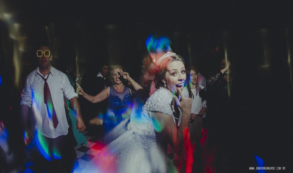 casal apaixonado, natureza, love, amor, Jonathan Januario, foto, fotografia, Araras, leme, limeira,campinas, São Paulo, Rio claro, folk, lifeStyle, montanha, foto na fazenda, casamento de noite, noiva, vestido de noiva, vestida pra casar, lápis de noiva