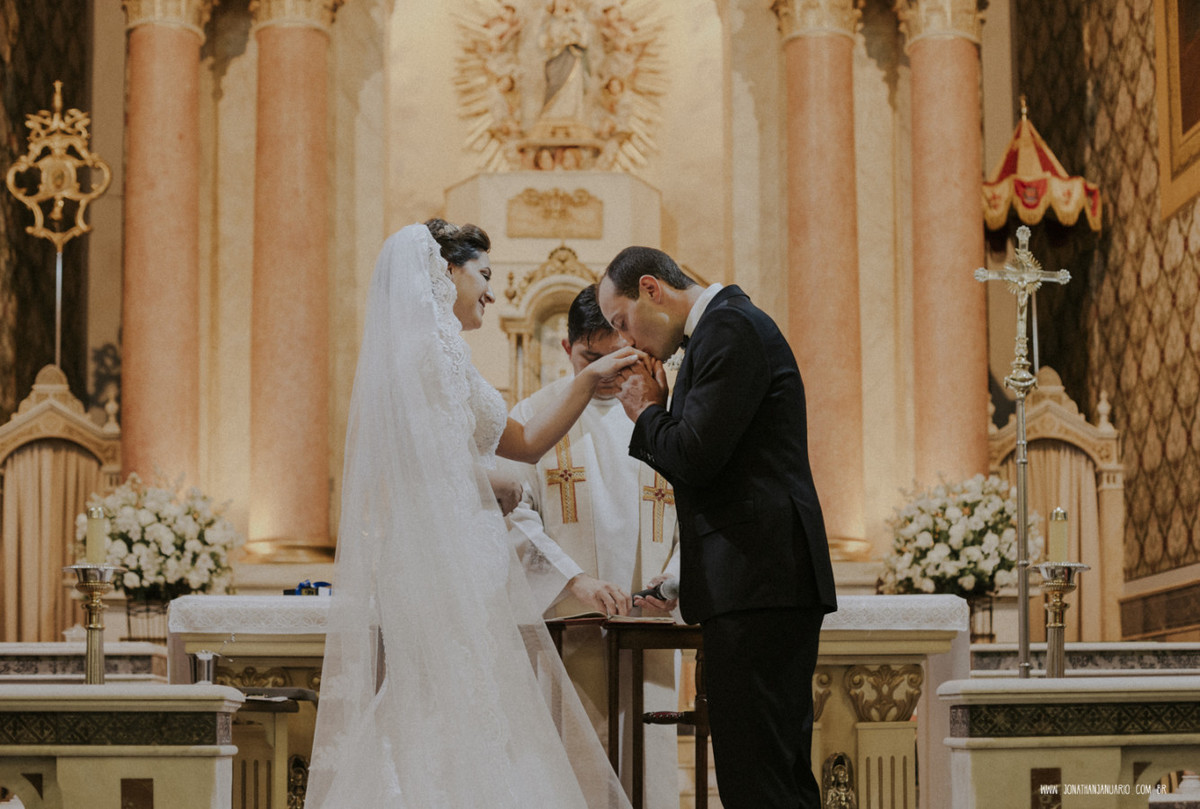 casal apaixonado, natureza, love, amor, Jonathan Januario, foto, fotografia, Araras, leme, limeira,campinas, São Paulo, Rio claro, folk, lifeStyle, montanha, foto na fazenda, casamento de noite, noiva, vestido de noiva, vestida pra casar, lápis de noiva
