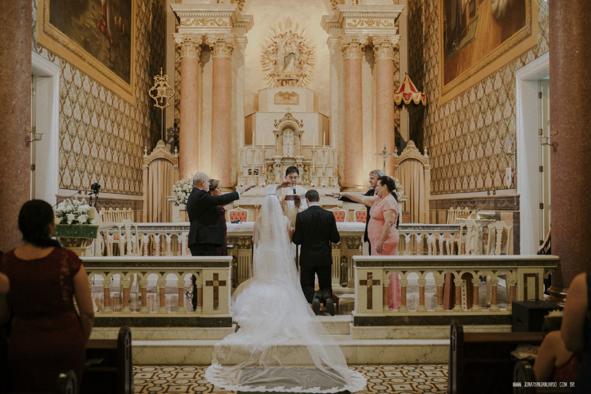 casal apaixonado, natureza, love, amor, Jonathan Januario, foto, fotografia, Araras, leme, limeira,campinas, São Paulo, Rio claro, folk, lifeStyle, montanha, foto na fazenda, casamento de noite, noiva, vestido de noiva, vestida pra casar, lápis de noiva