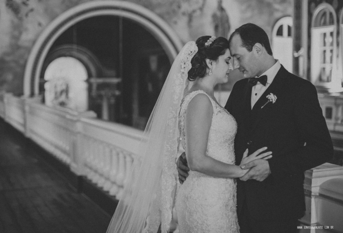 casal apaixonado, natureza, love, amor, Jonathan Januario, foto, fotografia, Araras, leme, limeira,campinas, São Paulo, Rio claro, folk, lifeStyle, montanha, foto na fazenda, casamento de noite, noiva, vestido de noiva, vestida pra casar, lápis de noiva