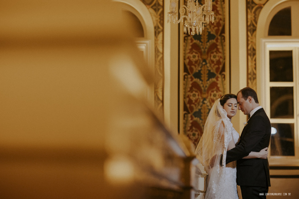 casal apaixonado, natureza, love, amor, Jonathan Januario, foto, fotografia, Araras, leme, limeira,campinas, São Paulo, Rio claro, folk, lifeStyle, montanha, foto na fazenda, casamento de noite, noiva, vestido de noiva, vestida pra casar, lápis de noiva