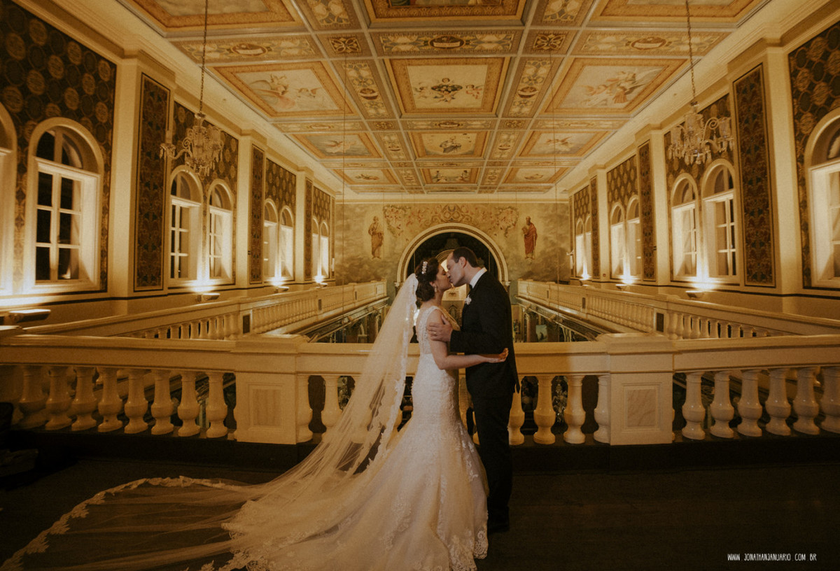 casal apaixonado, natureza, love, amor, Jonathan Januario, foto, fotografia, Araras, leme, limeira,campinas, São Paulo, Rio claro, folk, lifeStyle, montanha, foto na fazenda, casamento de noite, noiva, vestido de noiva, vestida pra casar, lápis de noiva