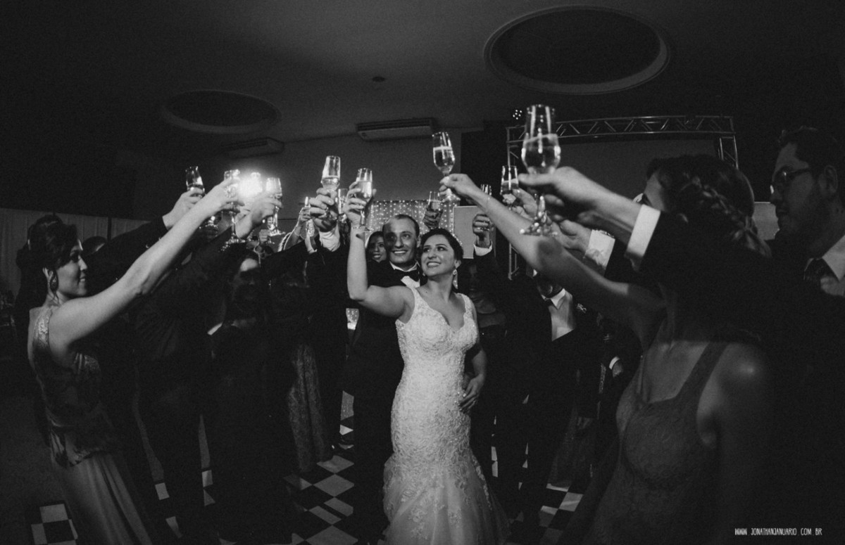 casal apaixonado, natureza, love, amor, Jonathan Januario, foto, fotografia, Araras, leme, limeira,campinas, São Paulo, Rio claro, folk, lifeStyle, montanha, foto na fazenda, casamento de noite, noiva, vestido de noiva, vestida pra casar, lápis de noiva