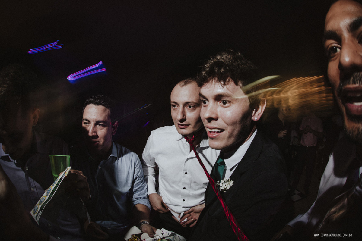 casal apaixonado, natureza, love, amor, Jonathan Januario, foto, fotografia, Araras, leme, limeira,campinas, São Paulo, Rio claro, folk, lifeStyle, montanha, foto na fazenda, casamento de noite, noiva, vestido de noiva, vestida pra casar, lápis de noiva