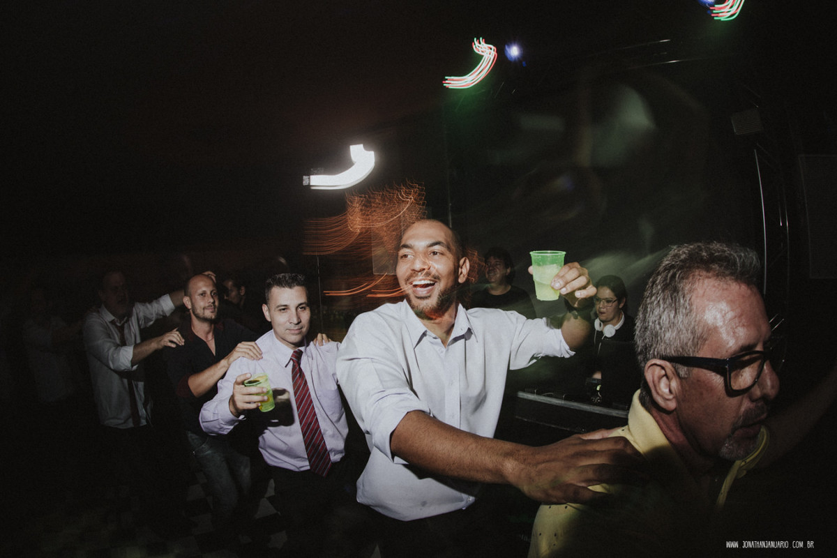 casal apaixonado, natureza, love, amor, Jonathan Januario, foto, fotografia, Araras, leme, limeira,campinas, São Paulo, Rio claro, folk, lifeStyle, montanha, foto na fazenda, casamento de noite, noiva, vestido de noiva, vestida pra casar, lápis de noiva