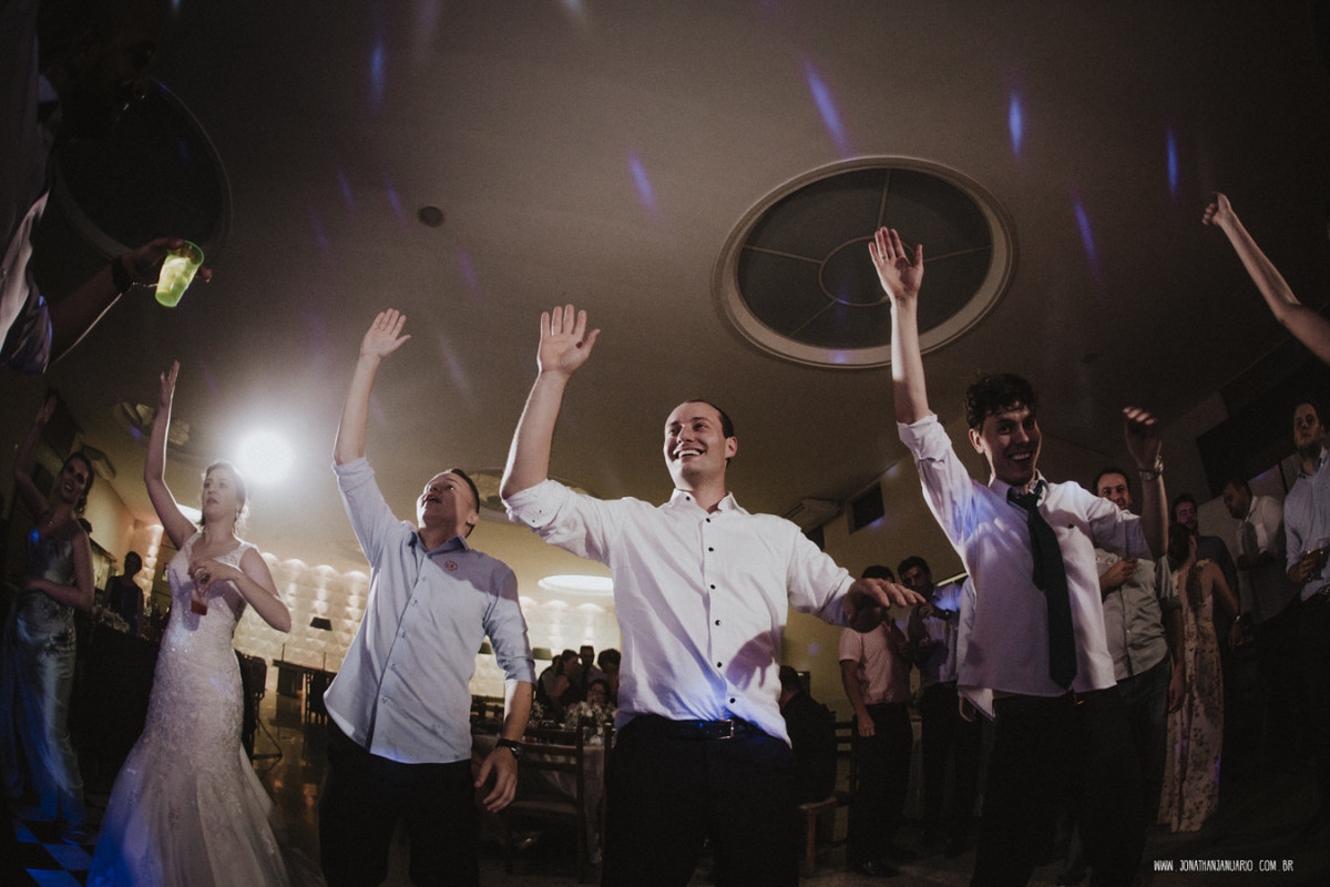 casal apaixonado, natureza, love, amor, Jonathan Januario, foto, fotografia, Araras, leme, limeira,campinas, São Paulo, Rio claro, folk, lifeStyle, montanha, foto na fazenda, casamento de noite, noiva, vestido de noiva, vestida pra casar, lápis de noiva
