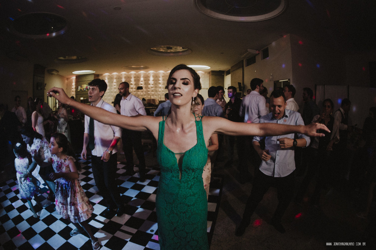 casal apaixonado, natureza, love, amor, Jonathan Januario, foto, fotografia, Araras, leme, limeira,campinas, São Paulo, Rio claro, folk, lifeStyle, montanha, foto na fazenda, casamento de noite, noiva, vestido de noiva, vestida pra casar, lápis de noiva