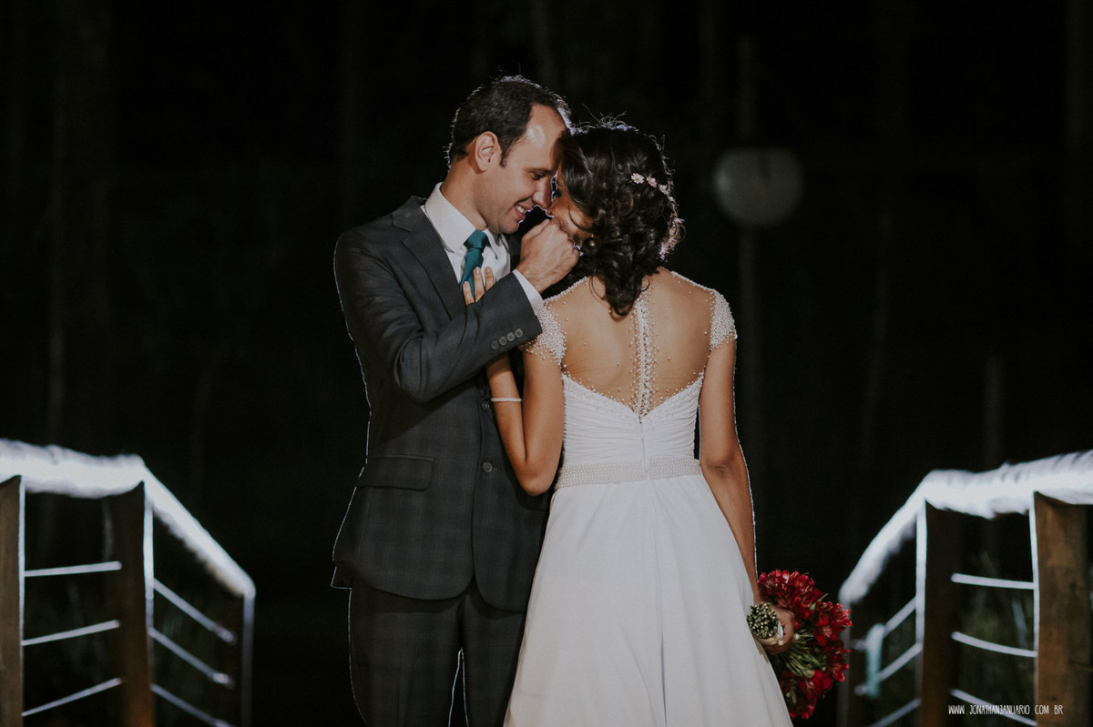 casal apaixonado, natureza, love, amor, Jonathan Januario, foto, fotografia, Araras, leme, limeira,campinas, São Paulo, Rio claro, folk, lifeStyle, montanha, foto na fazenda, casamento de noite, noiva, vestido de noiva, vestida pra casar, lápis de noiva