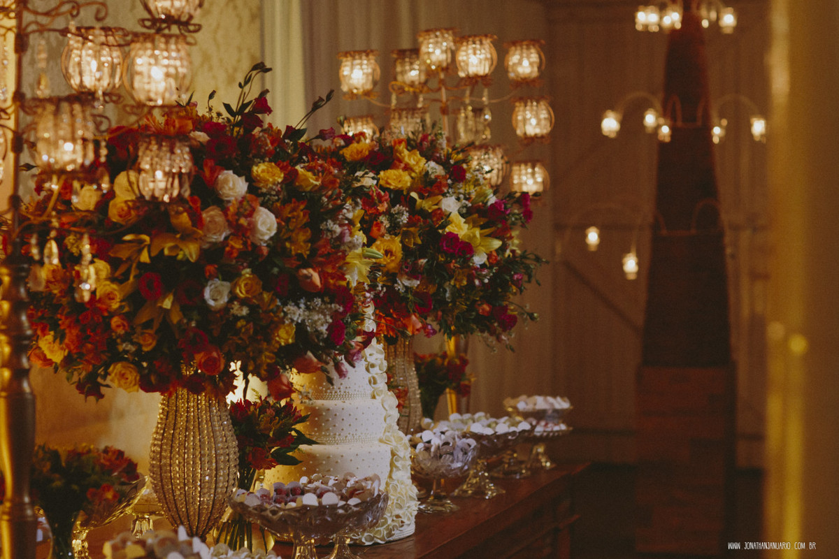 casal apaixonado, natureza, love, amor, Jonathan Januario, foto, fotografia, Araras, leme, limeira,campinas, São Paulo, Rio claro, folk, lifeStyle, montanha, foto na fazenda, casamento de noite, noiva, vestido de noiva, vestida pra casar, lápis de noiva