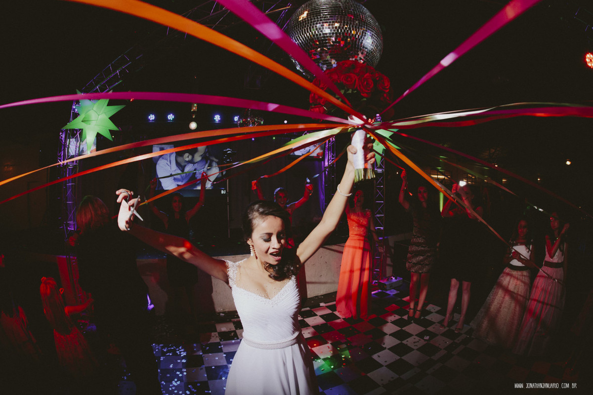 casal apaixonado, natureza, love, amor, Jonathan Januario, foto, fotografia, Araras, leme, limeira,campinas, São Paulo, Rio claro, folk, lifeStyle, montanha, foto na fazenda, casamento de noite, noiva, vestido de noiva, vestida pra casar, lápis de noiva