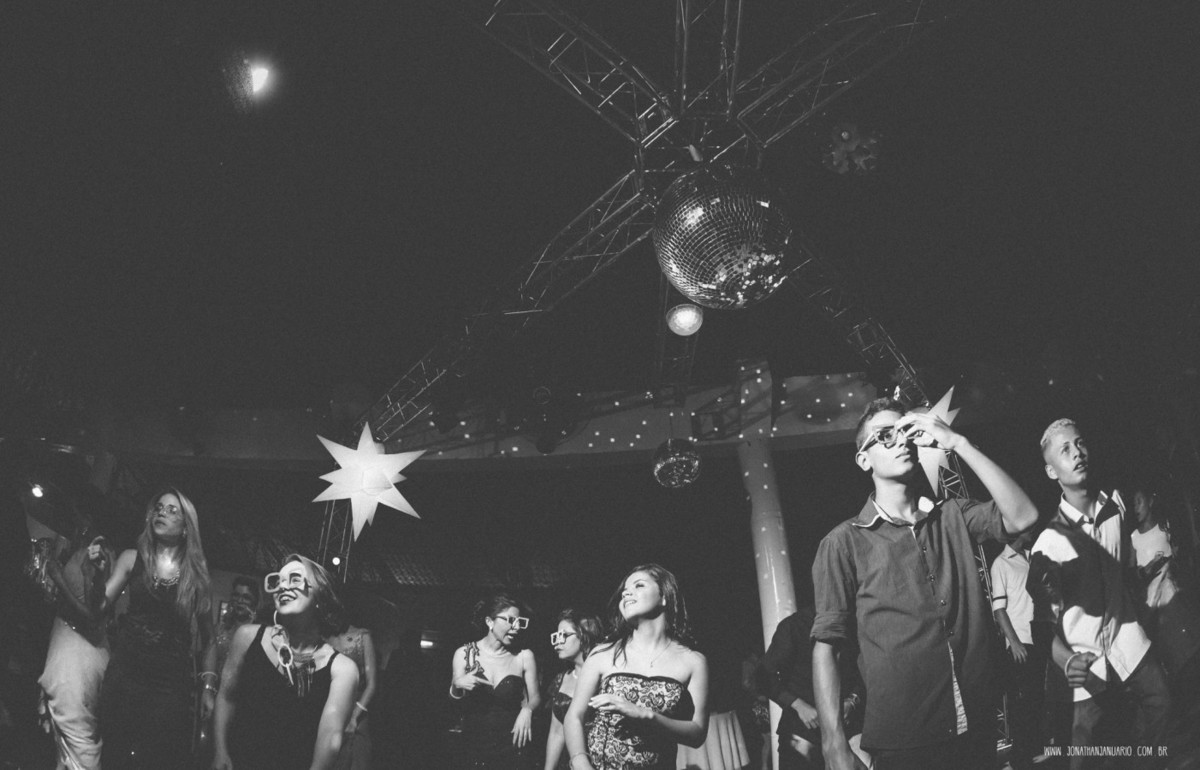 casal apaixonado, natureza, love, amor, Jonathan Januario, foto, fotografia, Araras, leme, limeira,campinas, São Paulo, Rio claro, folk, lifeStyle, montanha, foto na fazenda, casamento de noite, noiva, vestido de noiva, vestida pra casar, lápis de noiva