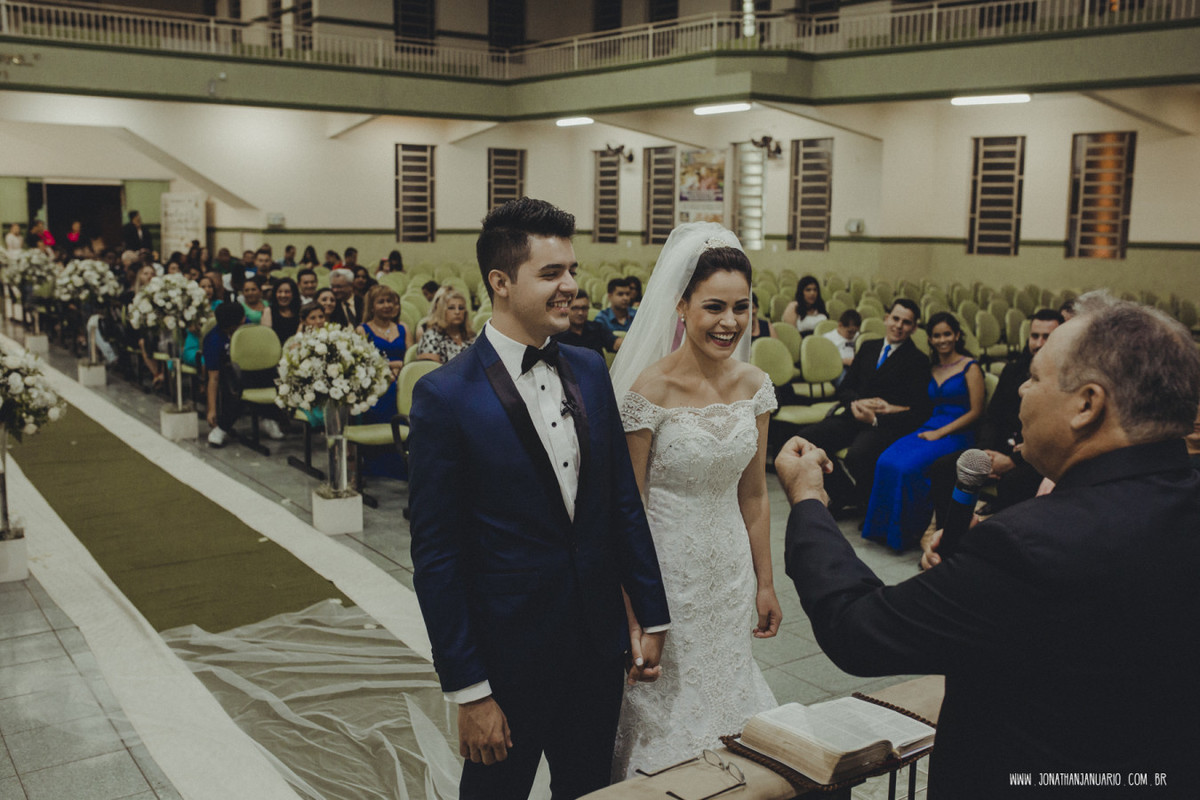 casal apaixonado, natureza, love, amor, Jonathan Januario, foto, fotografia, Araras, leme, limeira,campinas, São Paulo, Rio claro, folk, lifeStyle, montanha, foto na fazenda, casamento de noite, noiva, vestido de noiva, vestida pra casar, lápis de noiva