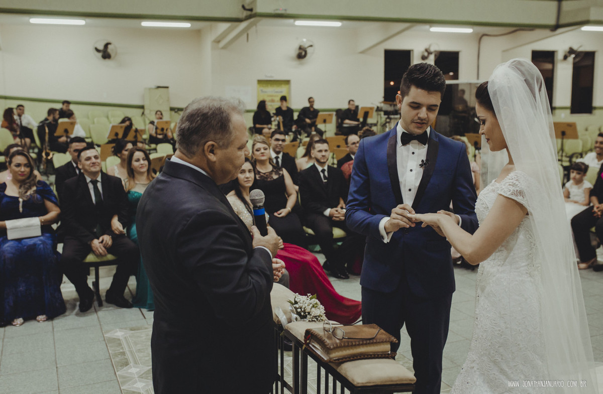 casal apaixonado, natureza, love, amor, Jonathan Januario, foto, fotografia, Araras, leme, limeira,campinas, São Paulo, Rio claro, folk, lifeStyle, montanha, foto na fazenda, casamento de noite, noiva, vestido de noiva, vestida pra casar, lápis de noiva