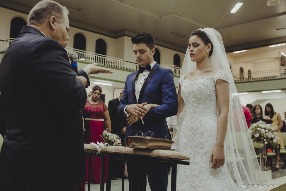casal apaixonado, natureza, love, amor, Jonathan Januario, foto, fotografia, Araras, leme, limeira,campinas, São Paulo, Rio claro, folk, lifeStyle, montanha, foto na fazenda, casamento de noite, noiva, vestido de noiva, vestida pra casar, lápis de noiva