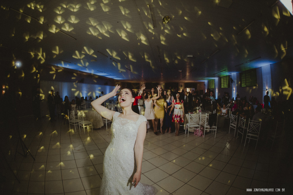 casal apaixonado, natureza, love, amor, Jonathan Januario, foto, fotografia, Araras, leme, limeira,campinas, São Paulo, Rio claro, folk, lifeStyle, montanha, foto na fazenda, casamento de noite, noiva, vestido de noiva, vestida pra casar, lápis de noiva