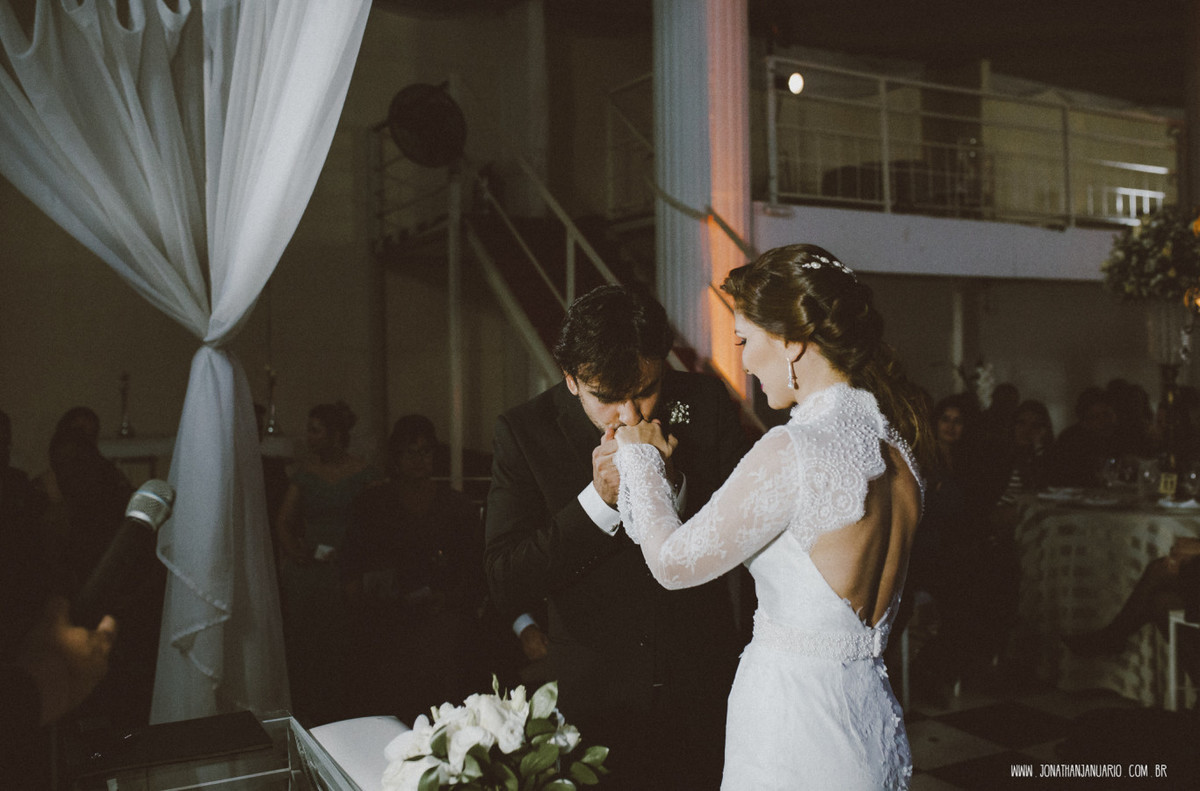 casal apaixonado, natureza, love, amor, Jonathan Januario, foto, fotografia, Araras, leme, limeira,campinas, São Paulo, Rio claro, folk, lifeStyle, montanha, foto na fazenda, casamento de noite, noiva, vestido de noiva, vestida pra casar, lápis de noiva