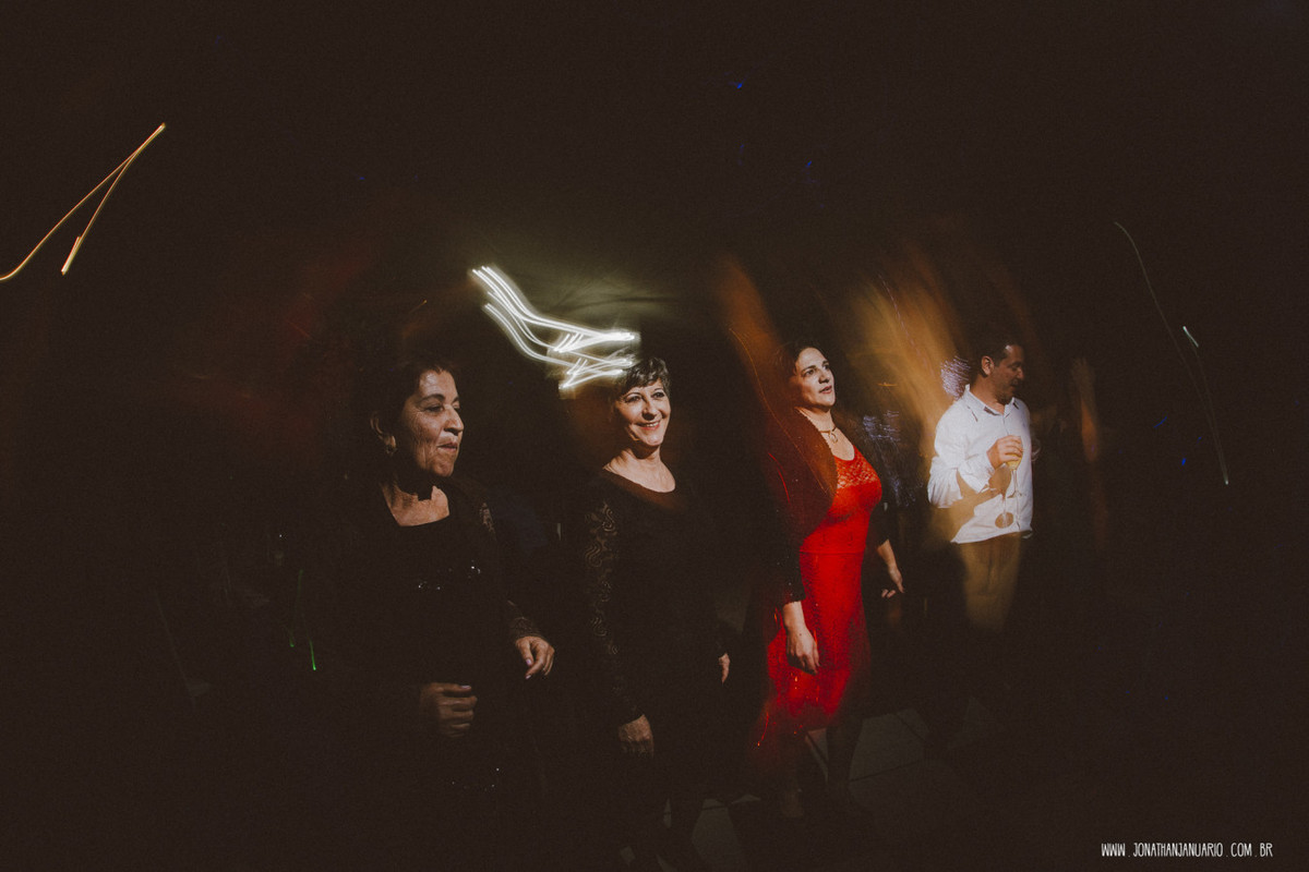 casal apaixonado, natureza, love, amor, Jonathan Januario, foto, fotografia, Araras, leme, limeira,campinas, São Paulo, Rio claro, folk, lifeStyle, montanha, foto na fazenda, casamento de noite, noiva, vestido de noiva, vestida pra casar, lápis de noiva