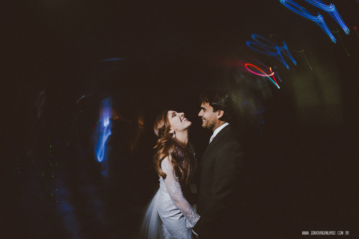 casal apaixonado, natureza, love, amor, Jonathan Januario, foto, fotografia, Araras, leme, limeira,campinas, São Paulo, Rio claro, folk, lifeStyle, montanha, foto na fazenda, casamento de noite, noiva, vestido de noiva, vestida pra casar, lápis de noiva