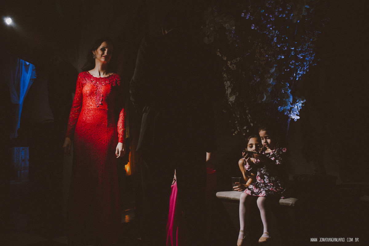 casal apaixonado, natureza, love, amor, Jonathan Januario, foto, fotografia, Araras, leme, limeira,campinas, São Paulo, Rio claro, folk, lifeStyle, montanha, foto na fazenda, casamento de noite, noiva, vestido de noiva, vestida pra casar, lápis de noiva