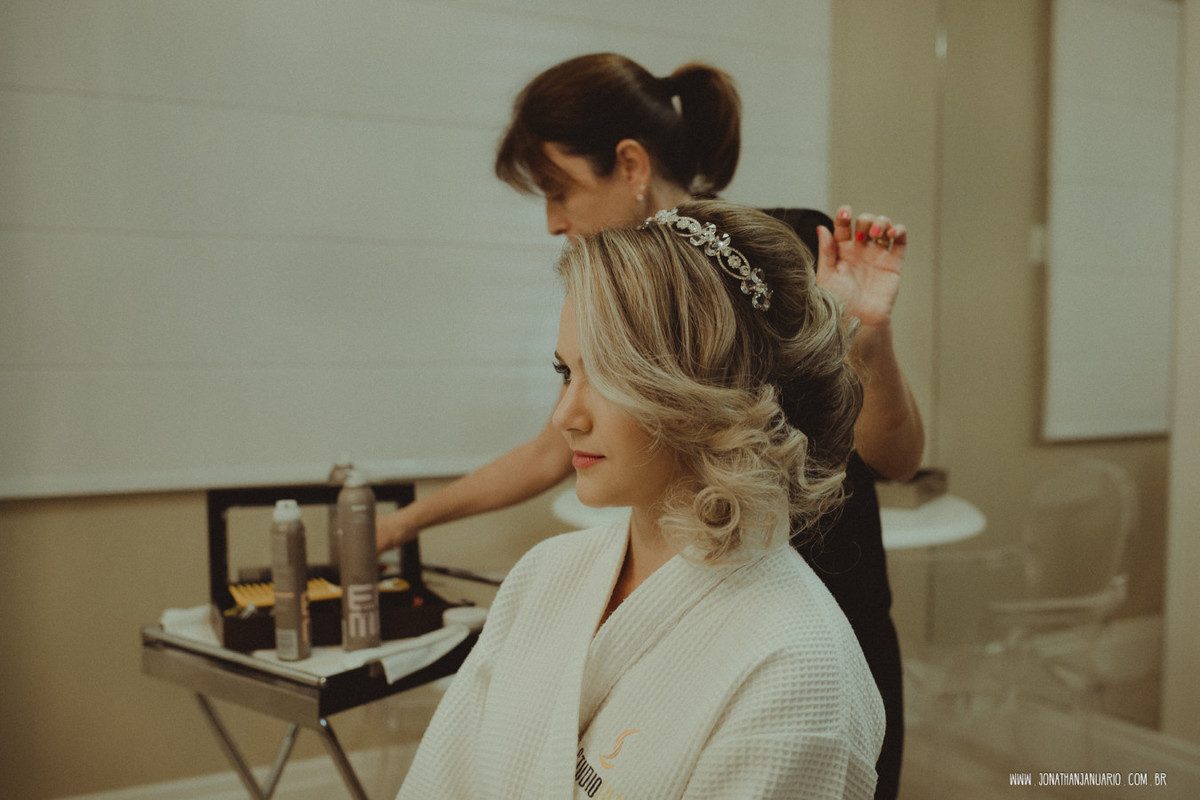 casal apaixonado, natureza, love, amor, Jonathan Januario, foto, fotografia, Araras, leme, limeira,campinas, São Paulo, Rio claro, folk, lifeStyle, montanha, foto na fazenda, casamento de noite, noiva, vestido de noiva, vestida pra casar, lápis de noiva