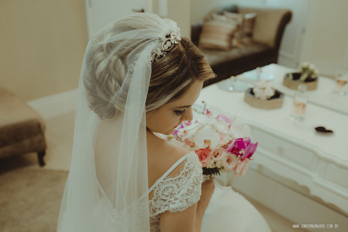 casal apaixonado, natureza, love, amor, Jonathan Januario, foto, fotografia, Araras, leme, limeira,campinas, São Paulo, Rio claro, folk, lifeStyle, montanha, foto na fazenda, casamento de noite, noiva, vestido de noiva, vestida pra casar, lápis de noiva