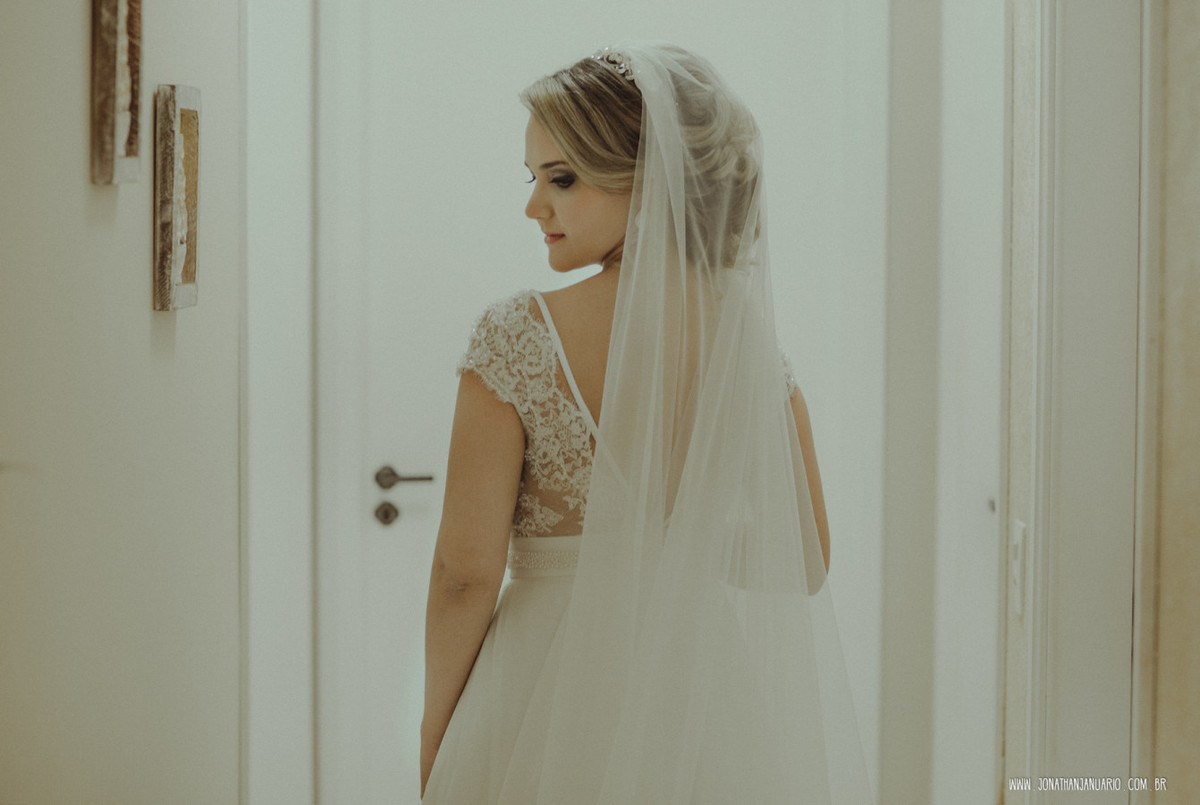 casal apaixonado, natureza, love, amor, Jonathan Januario, foto, fotografia, Araras, leme, limeira,campinas, São Paulo, Rio claro, folk, lifeStyle, montanha, foto na fazenda, casamento de noite, noiva, vestido de noiva, vestida pra casar, lápis de noiva