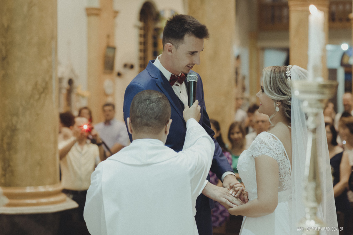 casal apaixonado, natureza, love, amor, Jonathan Januario, foto, fotografia, Araras, leme, limeira,campinas, São Paulo, Rio claro, folk, lifeStyle, montanha, foto na fazenda, casamento de noite, noiva, vestido de noiva, vestida pra casar, lápis de noiva
