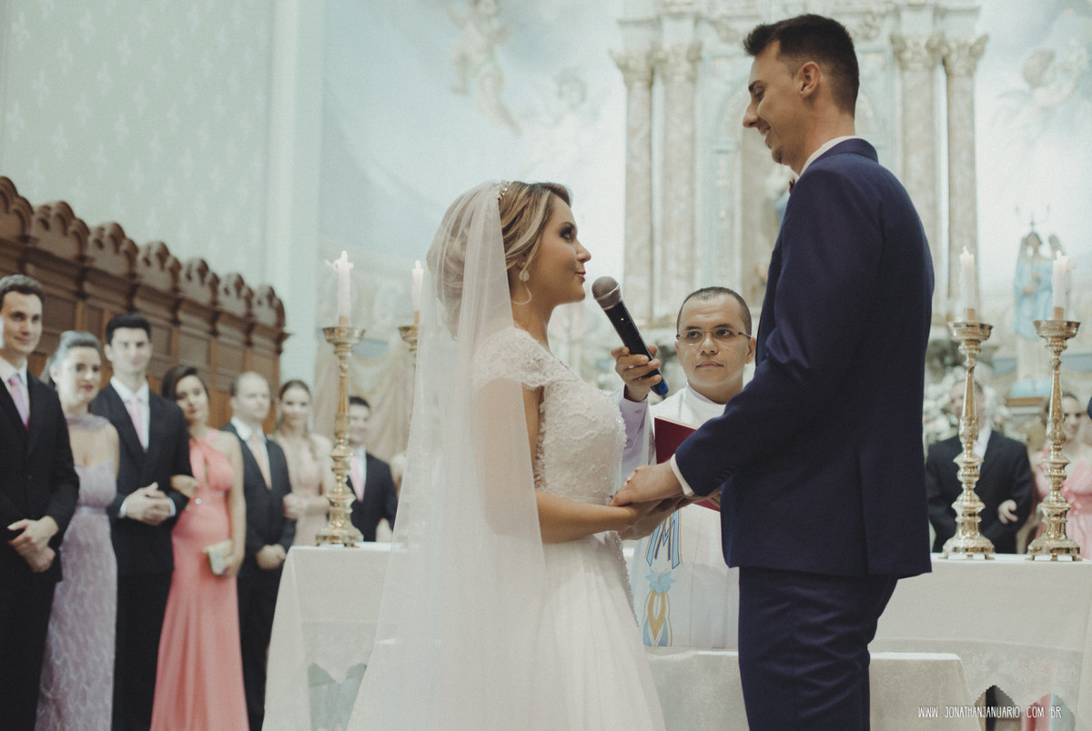 casal apaixonado, natureza, love, amor, Jonathan Januario, foto, fotografia, Araras, leme, limeira,campinas, São Paulo, Rio claro, folk, lifeStyle, montanha, foto na fazenda, casamento de noite, noiva, vestido de noiva, vestida pra casar, lápis de noiva
