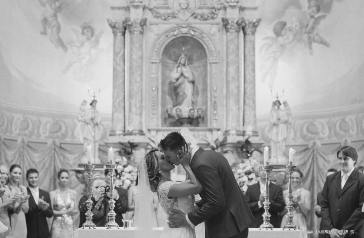 casal apaixonado, natureza, love, amor, Jonathan Januario, foto, fotografia, Araras, leme, limeira,campinas, São Paulo, Rio claro, folk, lifeStyle, montanha, foto na fazenda, casamento de noite, noiva, vestido de noiva, vestida pra casar, lápis de noiva